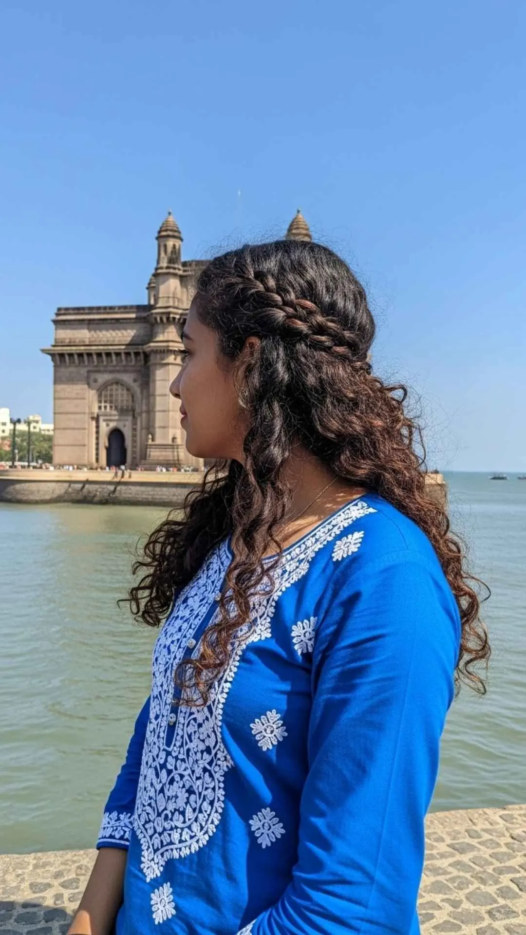 Traveler Instagram DP for girls, iconic Indian landmark profile picture, girl exploring India, wanderlust aesthetic.